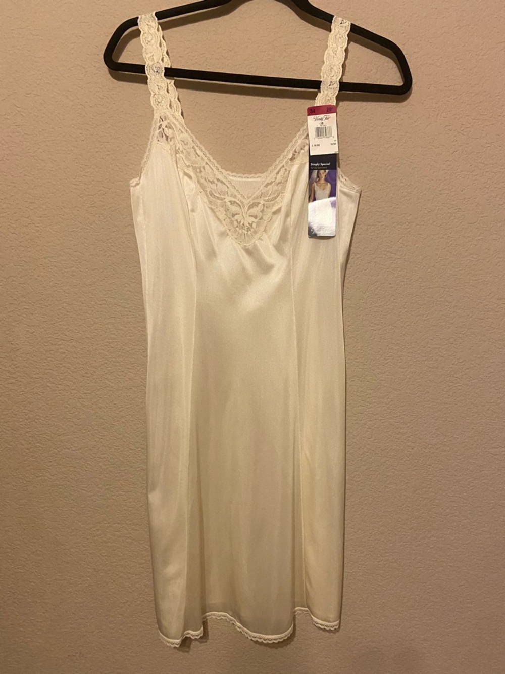 Vtg deadstock Vanity Fair Ivory slip dress lingerie lace trim straps Sz 34 20”